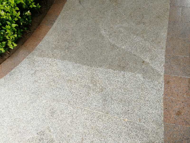 廣場麻面石材清洗